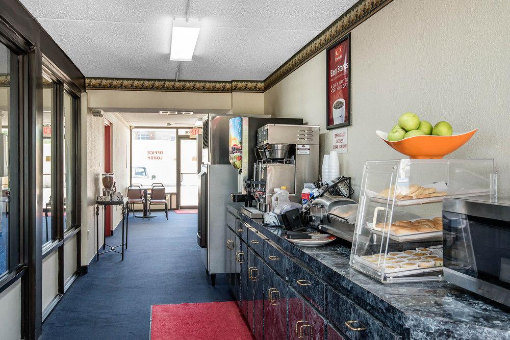 Econo Lodge Inn & Suites Fairgrounds Des Moine Exteriör bild