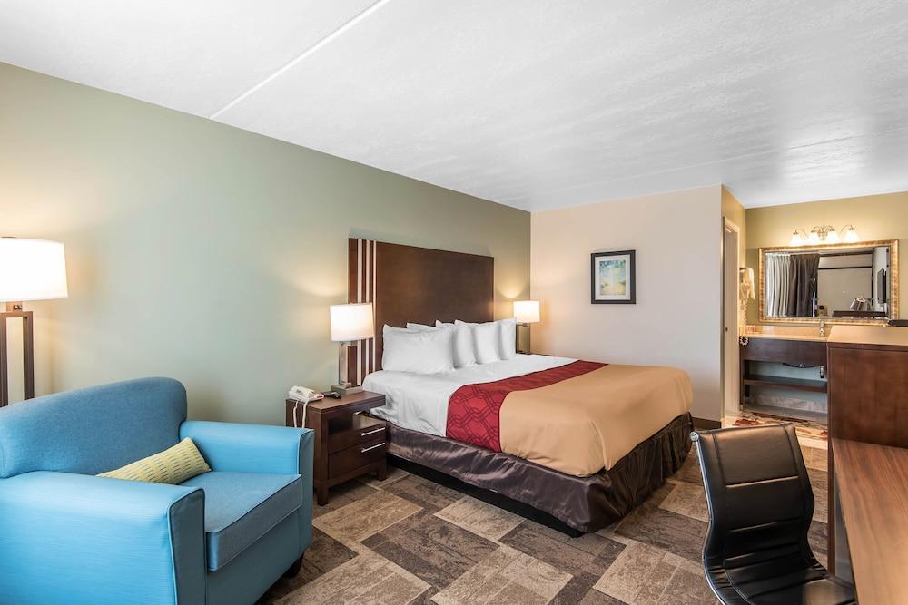 Econo Lodge Inn & Suites Fairgrounds Des Moine Exteriör bild