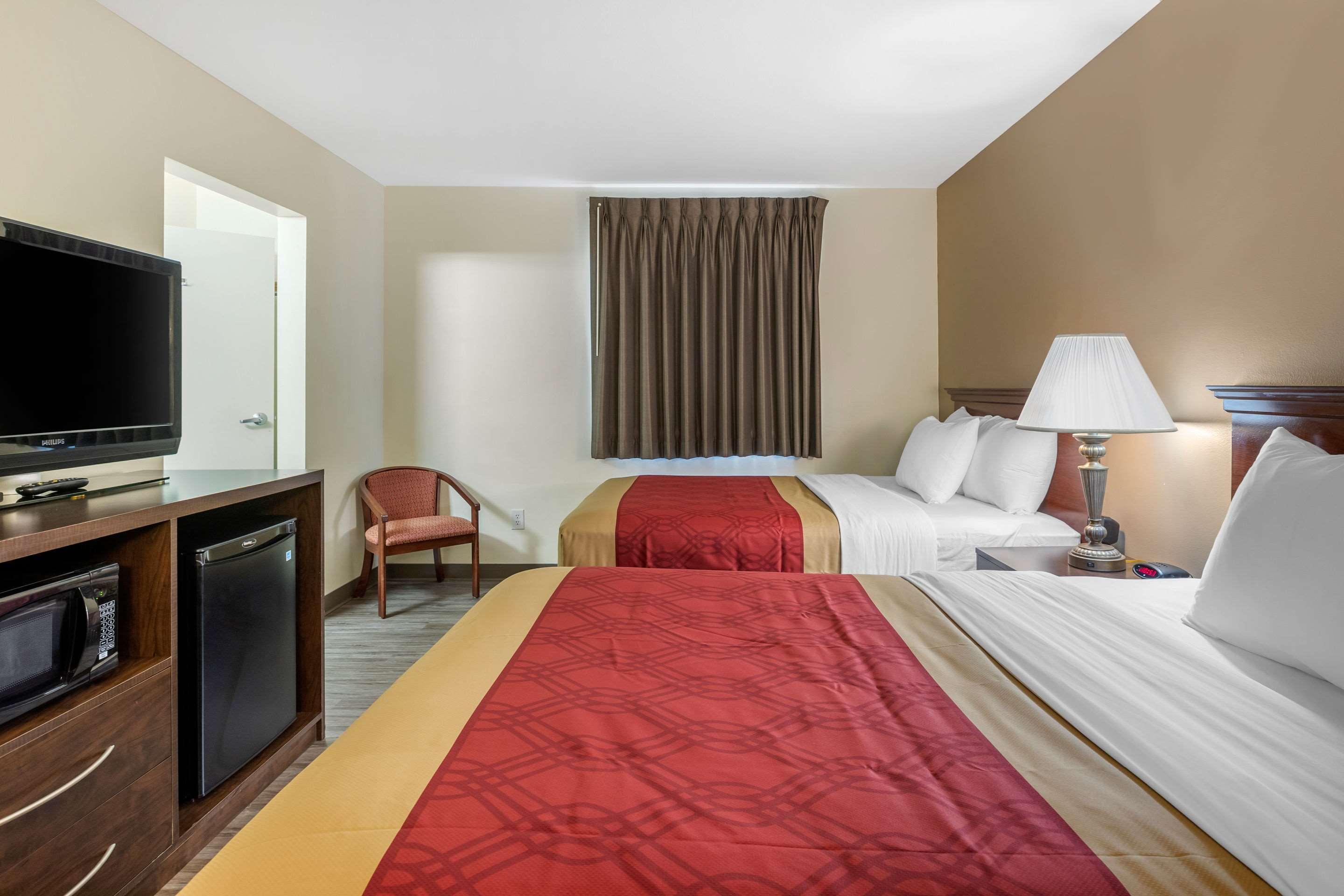 Econo Lodge Inn & Suites Fairgrounds Des Moine Exteriör bild