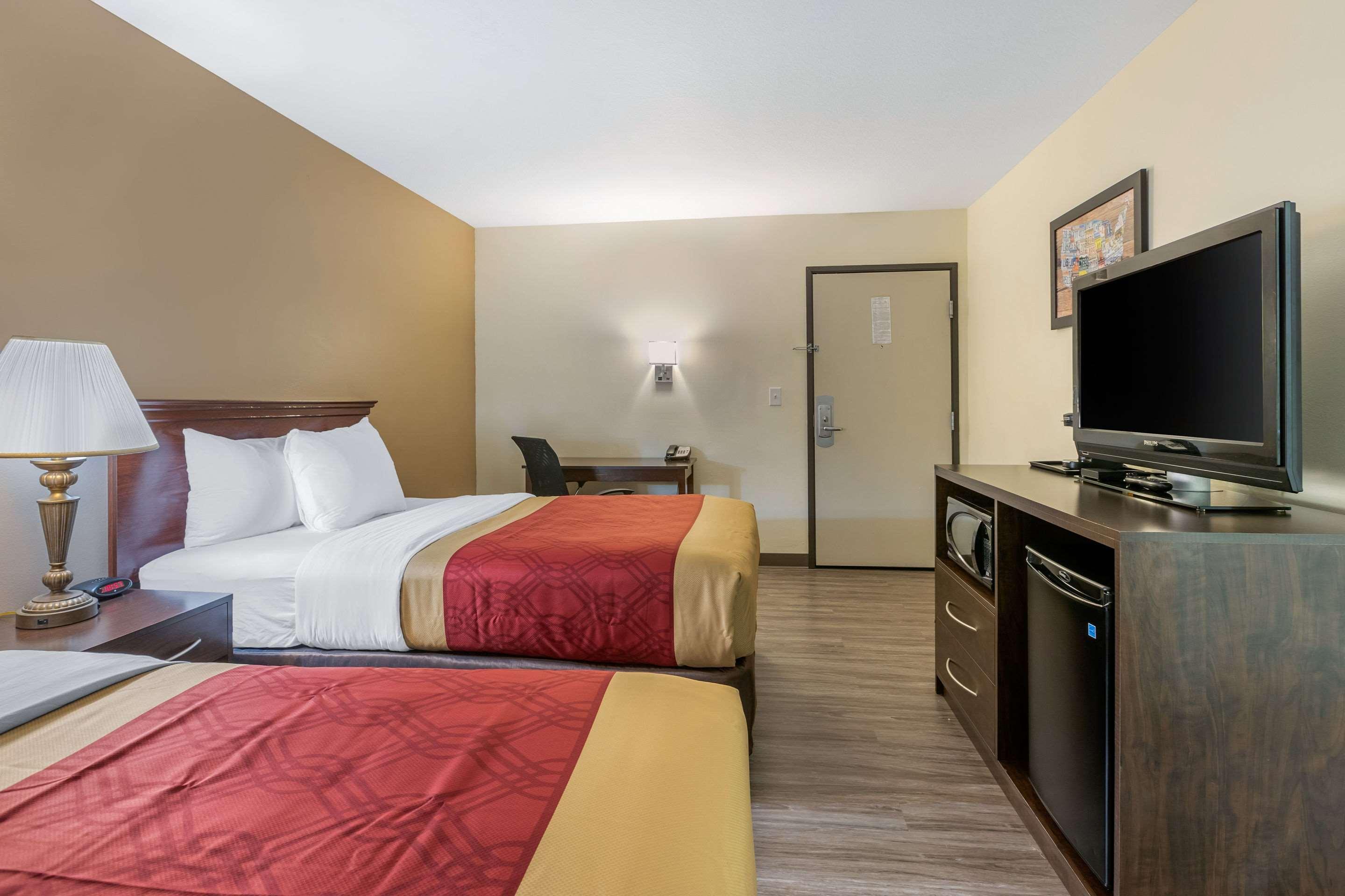 Econo Lodge Inn & Suites Fairgrounds Des Moine Exteriör bild