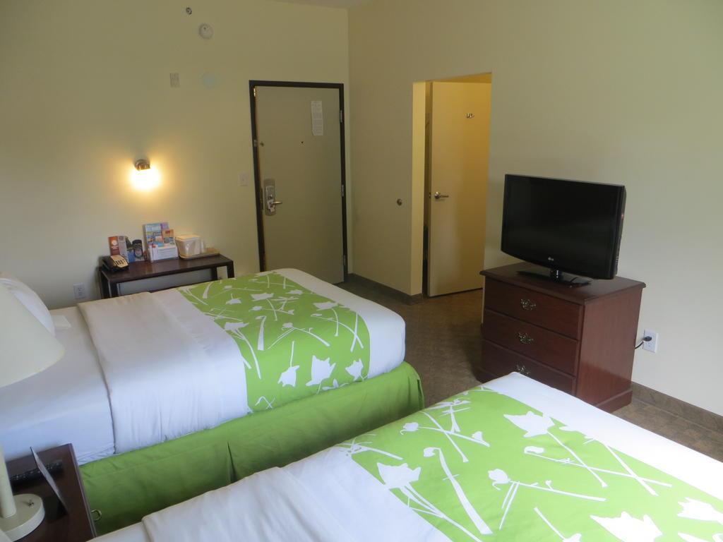 Econo Lodge Inn & Suites Fairgrounds Des Moine Exteriör bild