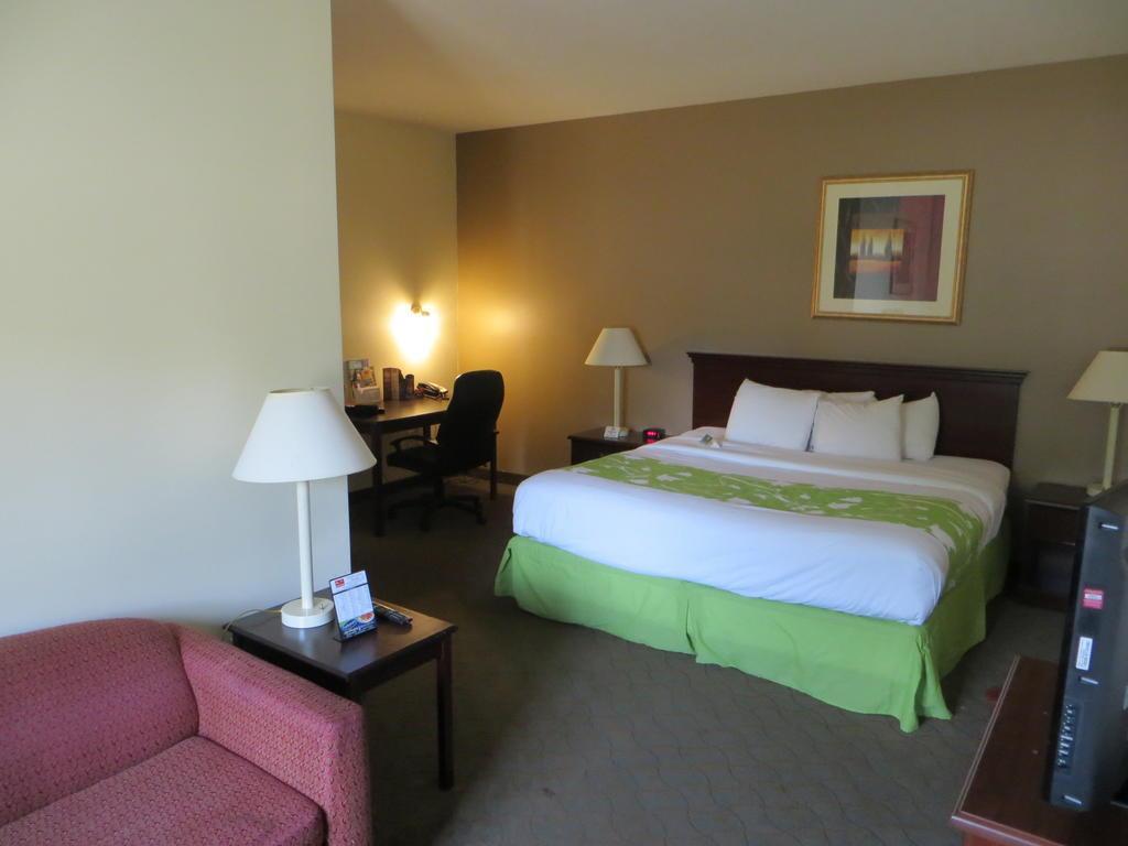 Econo Lodge Inn & Suites Fairgrounds Des Moine Exteriör bild