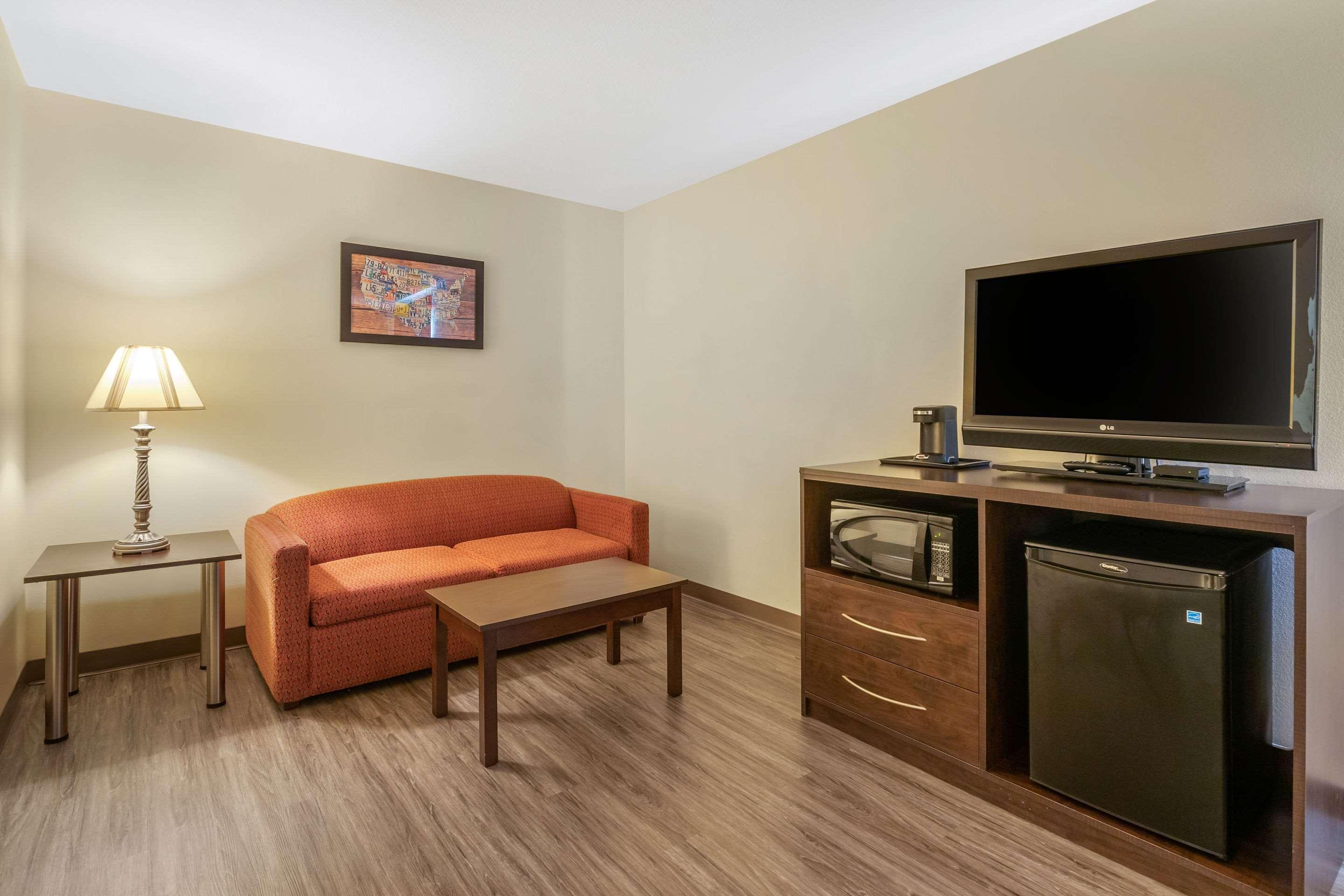 Econo Lodge Inn & Suites Fairgrounds Des Moine Exteriör bild