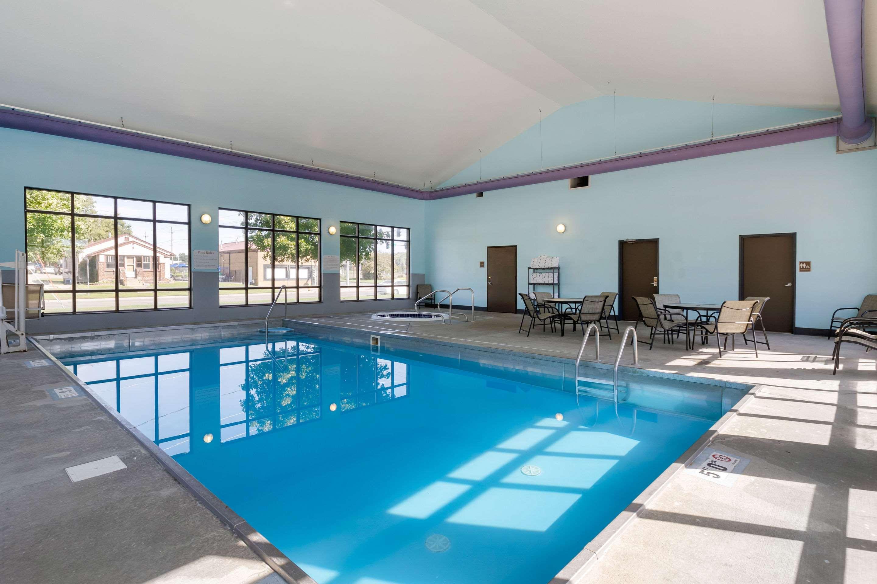 Econo Lodge Inn & Suites Fairgrounds Des Moine Exteriör bild