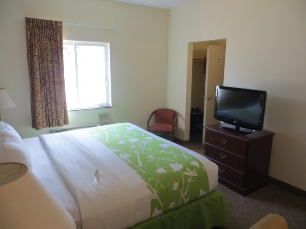 Econo Lodge Inn & Suites Fairgrounds Des Moine Exteriör bild