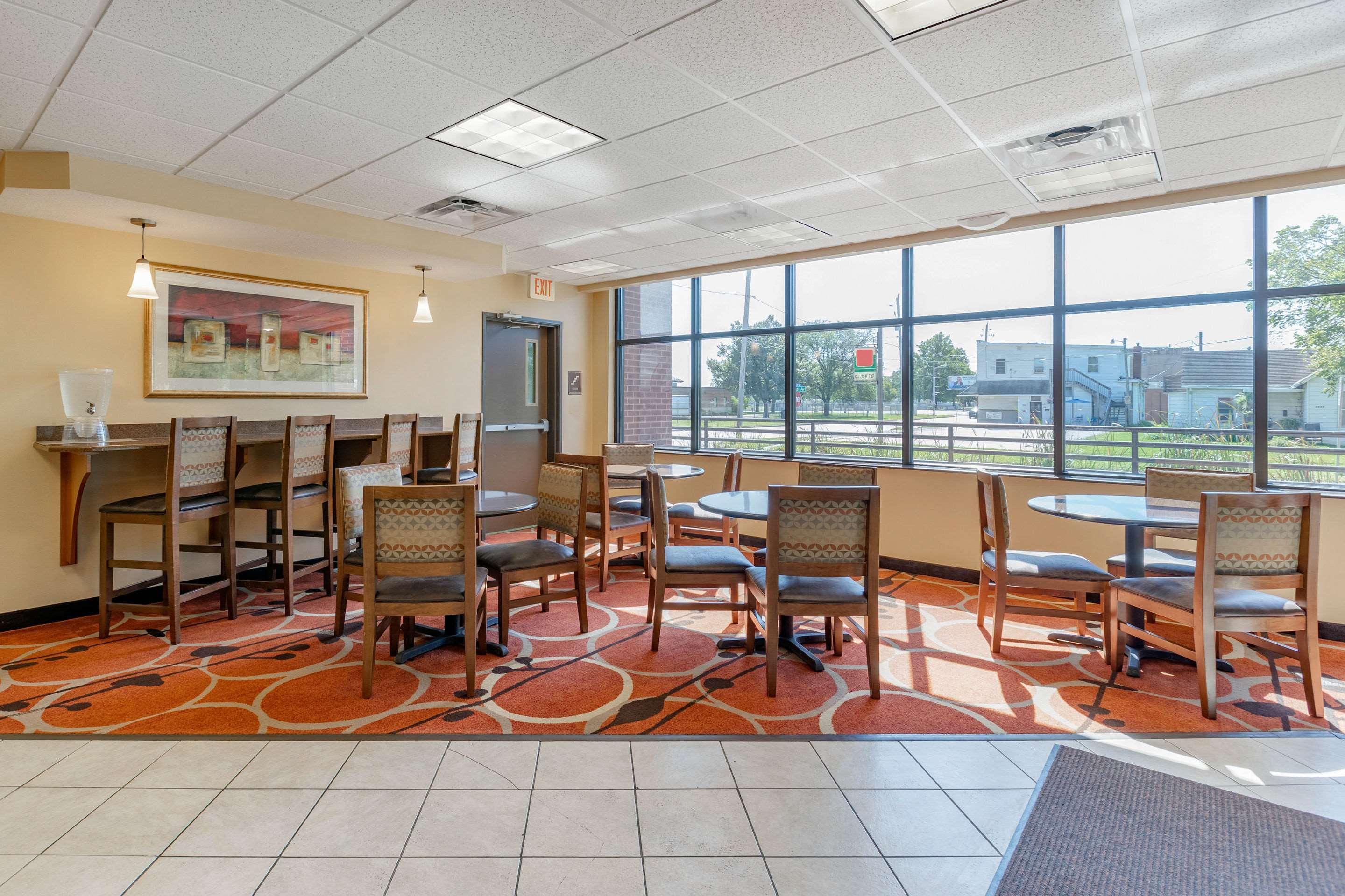 Econo Lodge Inn & Suites Fairgrounds Des Moine Exteriör bild