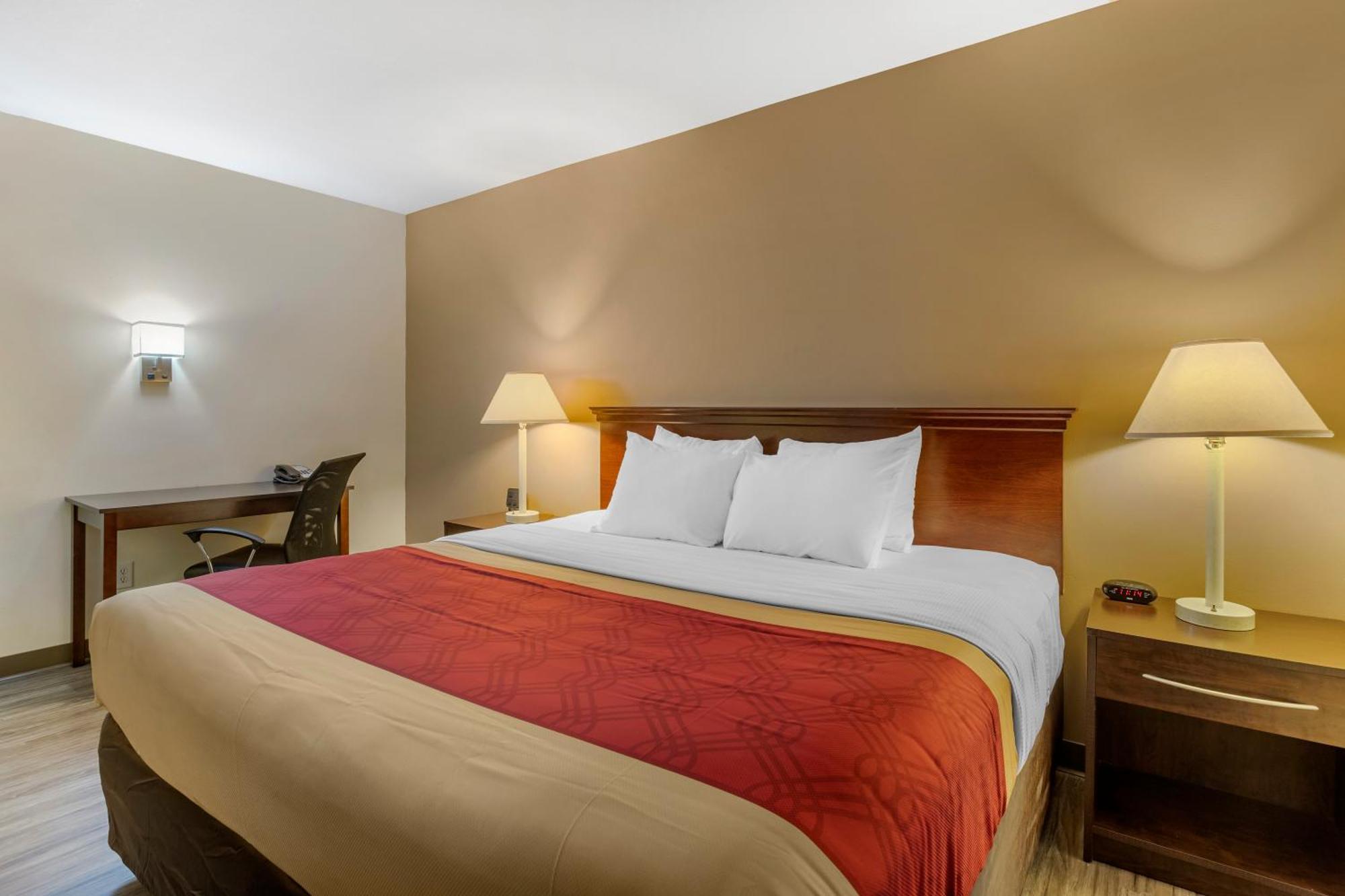 Econo Lodge Inn & Suites Fairgrounds Des Moine Exteriör bild